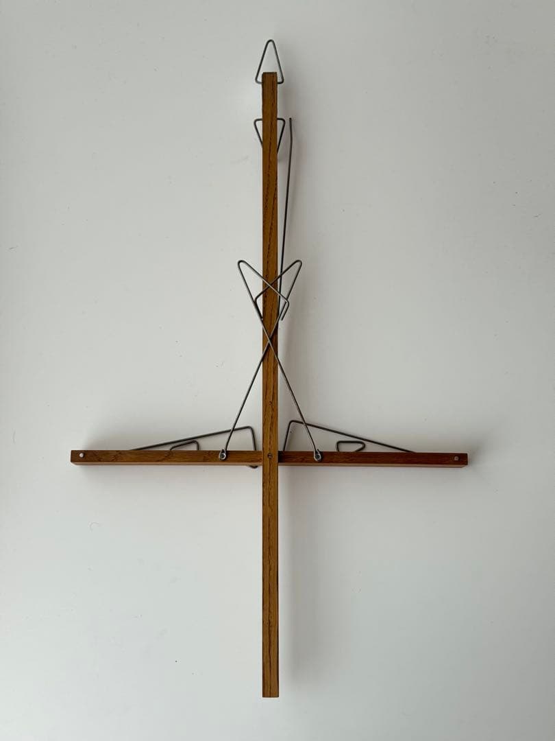 chikuni book on the wall チクニ