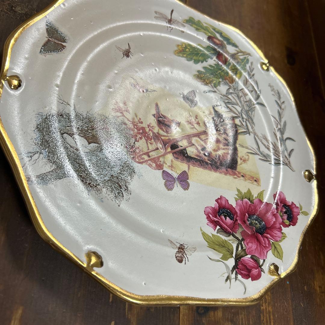 作家　陶芸作家　比留間郁美　金彩　猫　蝶　鳥　アネモネ　どんぐり　　　プレート