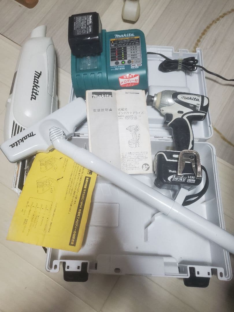 マキタ 充電式インパクトドライバ TD131D クリーナー CL108FDセット