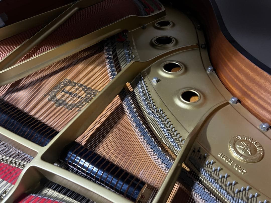 Yamaha G1 グランドピアノ 黒色 ベンチ付き