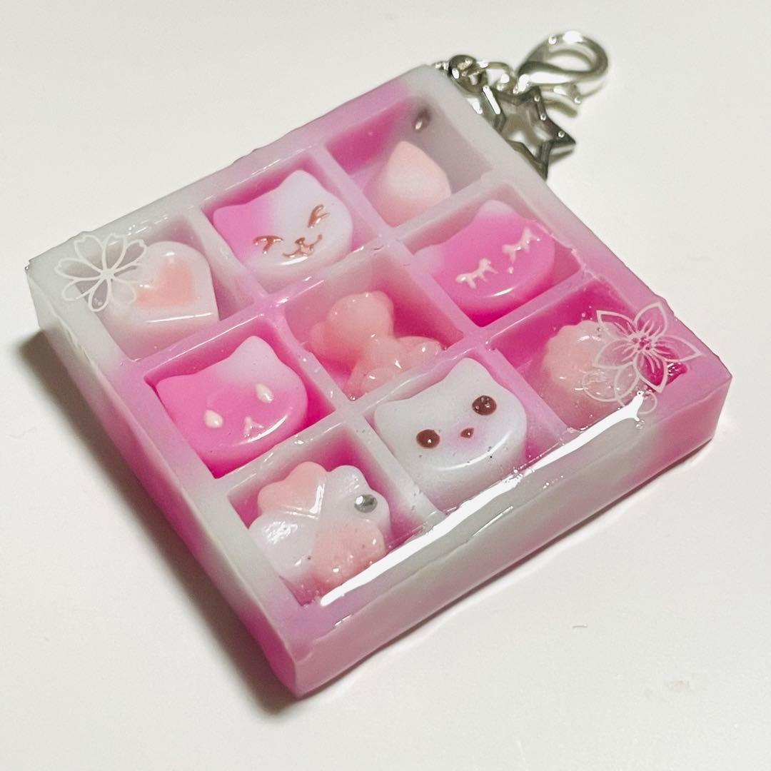 ねこBOX ぴんく　レジンパーツ　チャーム　ぐで猫さん　ジャンピング猫さん