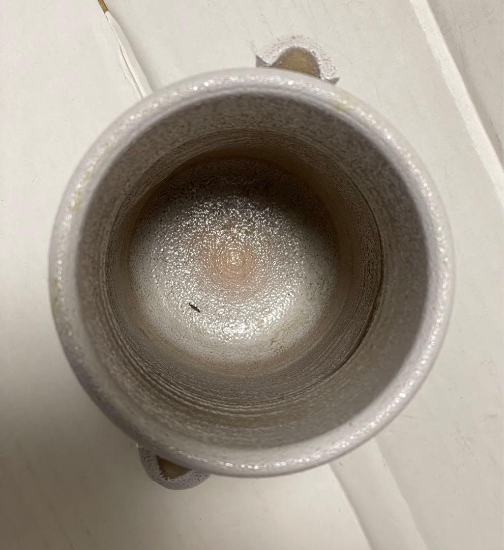 加藤釥　白地金彩蝶文花入