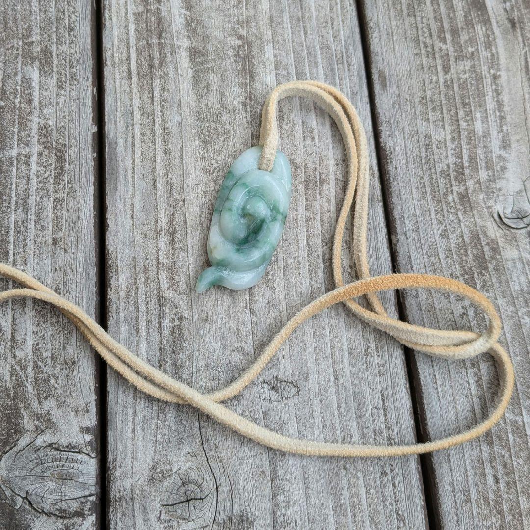 ハンドメイドの糸魚川翡翠ネックレス　蛇