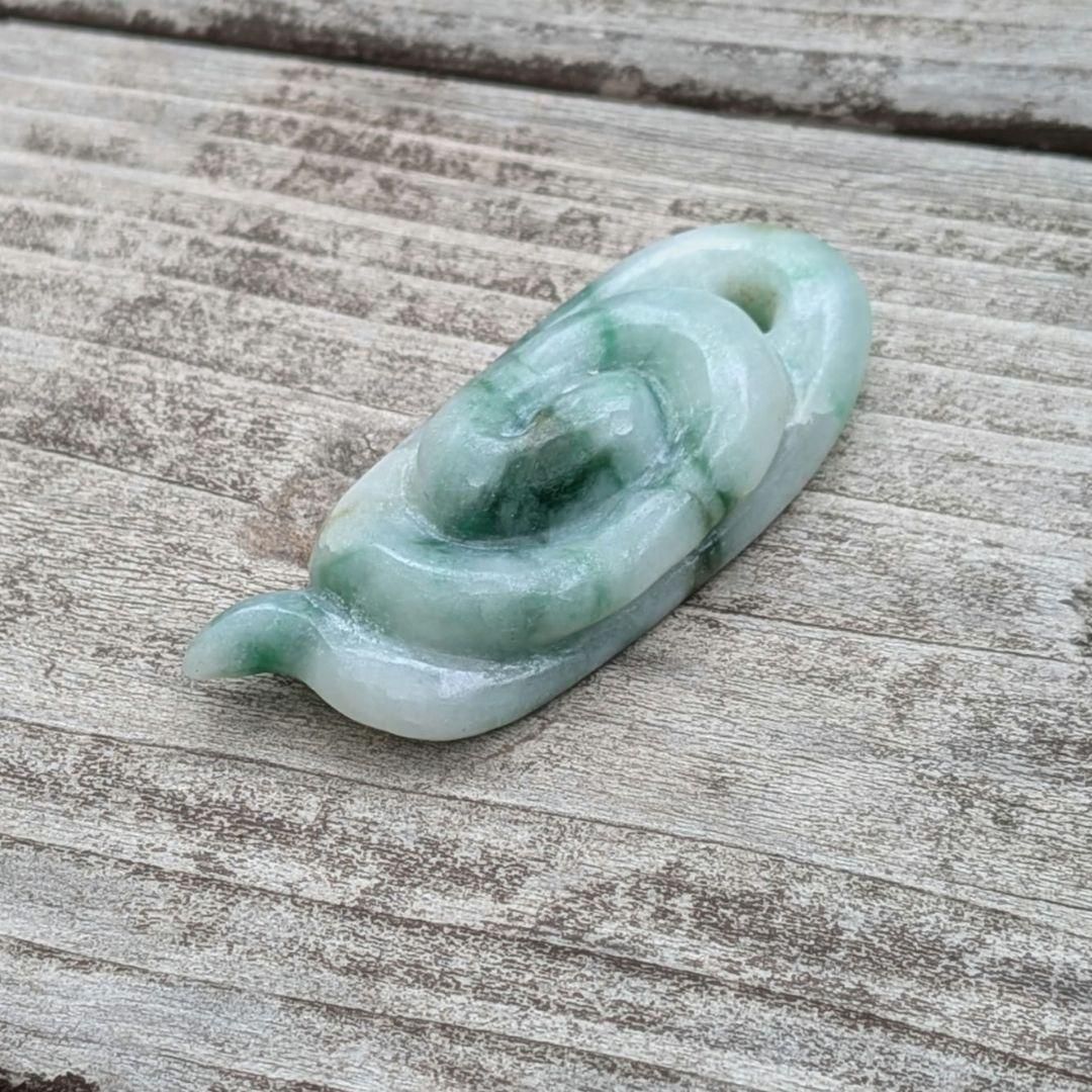 ハンドメイドの糸魚川翡翠ネックレス　蛇