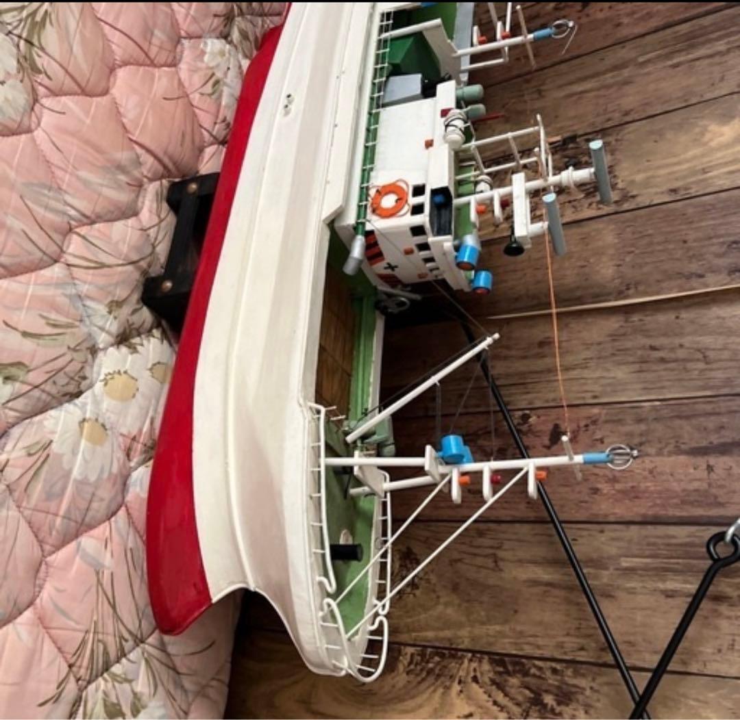 漁船模型 白と赤