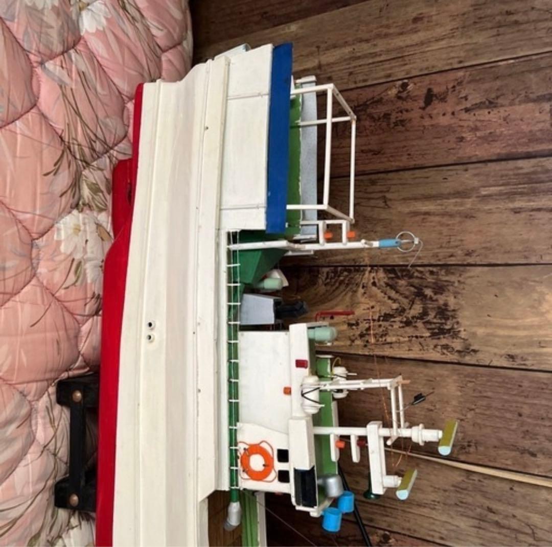 漁船模型 白と赤