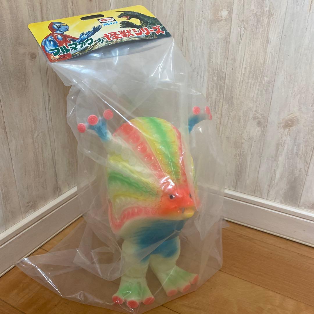 ブルマァク　ジャイアントタッコング　蓄光　ソフビ　　帰ってきたウルトラマン