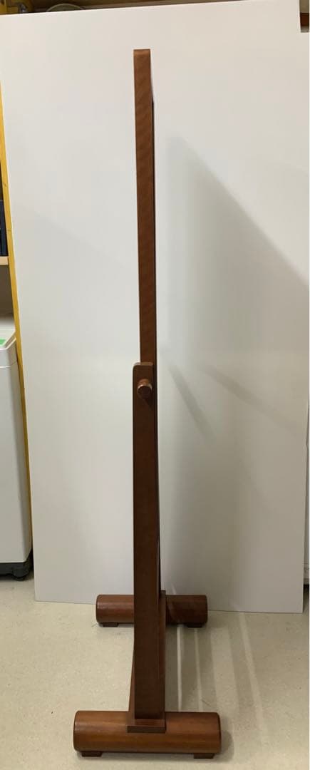 大塚家具工業の木製スタンドミラー ロゴマーク付き