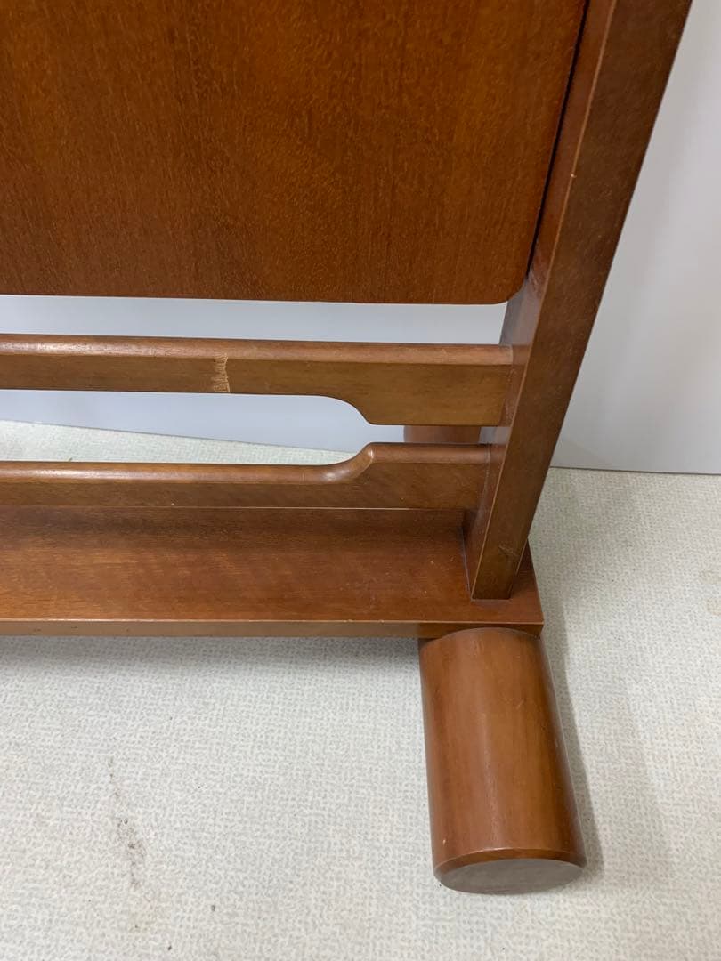 大塚家具工業の木製スタンドミラー ロゴマーク付き