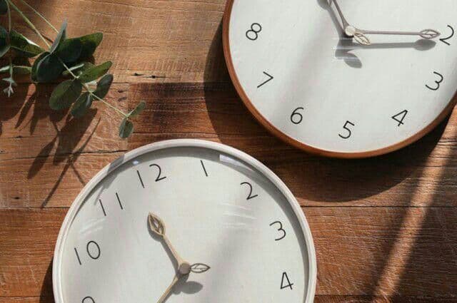 掛け時計 ハンドメイド 300ウッド 木の葉 木製掛け時計 振り子時計