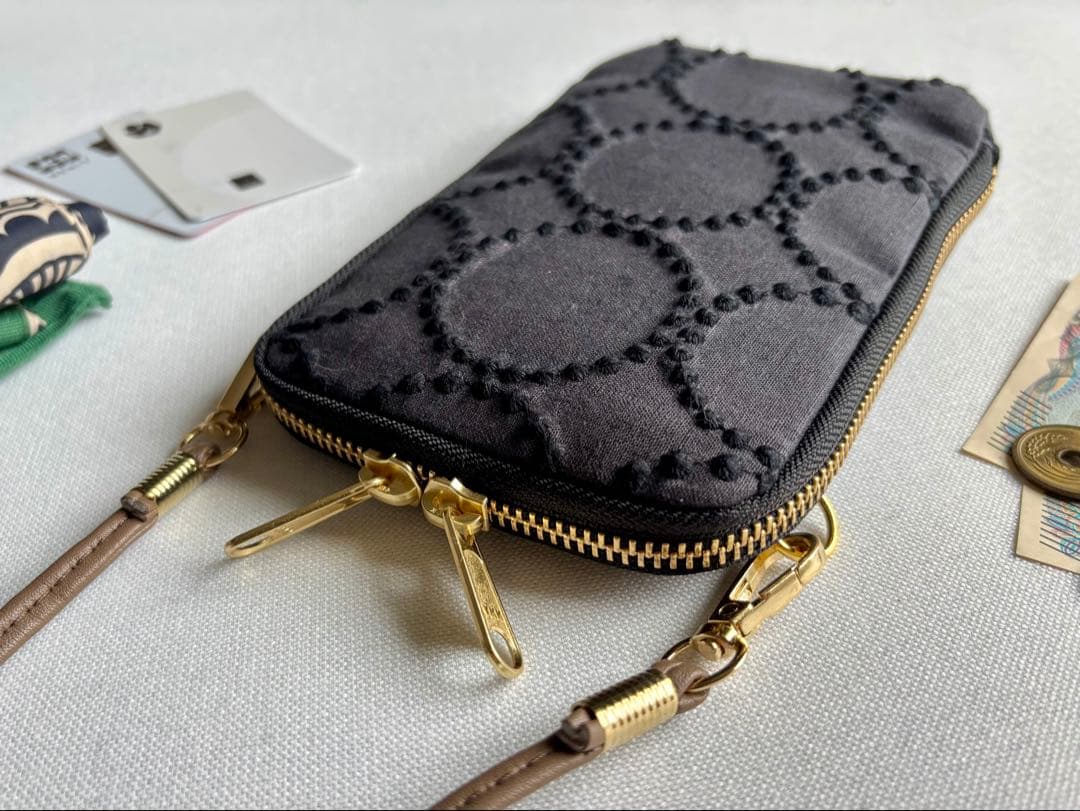 再入荷❗️【スマホショルダー】ミナペルホネン タンバリン チャコール×ブラック