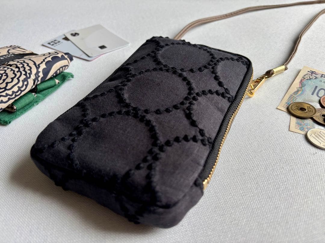 再入荷❗️【スマホショルダー】ミナペルホネン タンバリン チャコール×ブラック