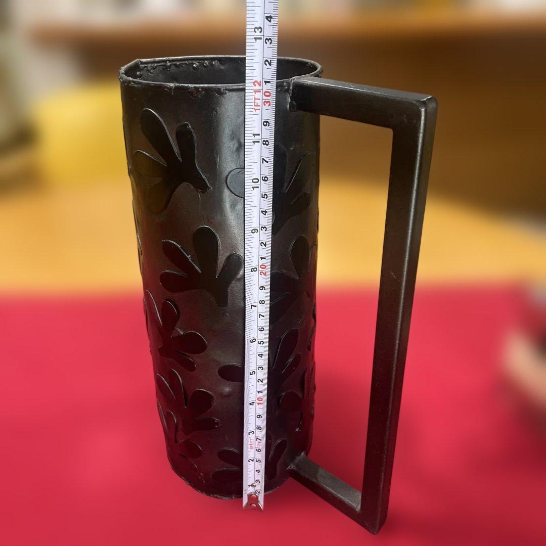 フローラルカットアウト金属花瓶