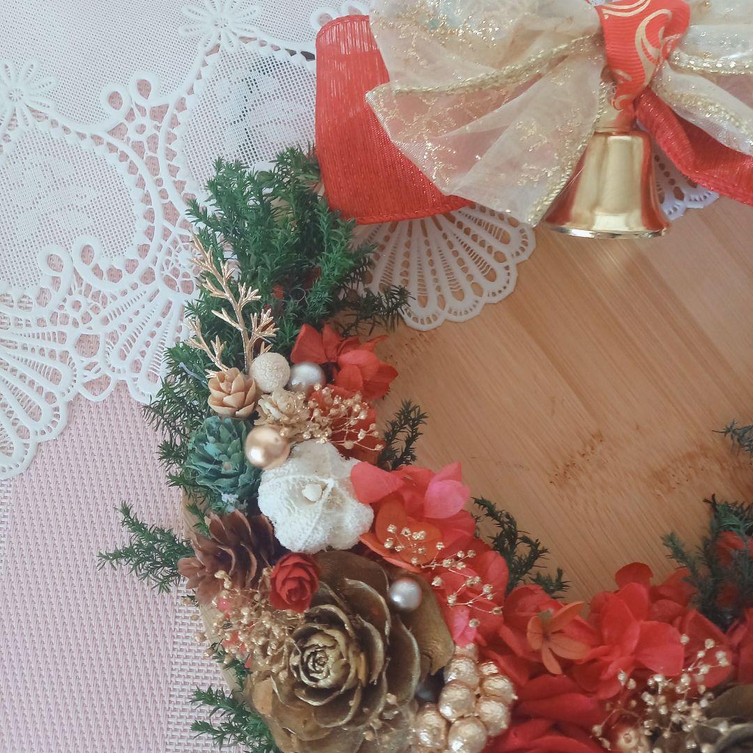 No145 ２種のバラと木の実とリンリンクリスマスリース❁*。2024