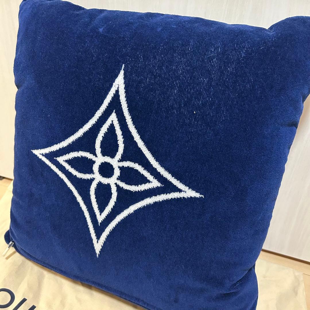 【新品未使用】LOUIS VUITTONクッサン・プラージュLVグラフィカル