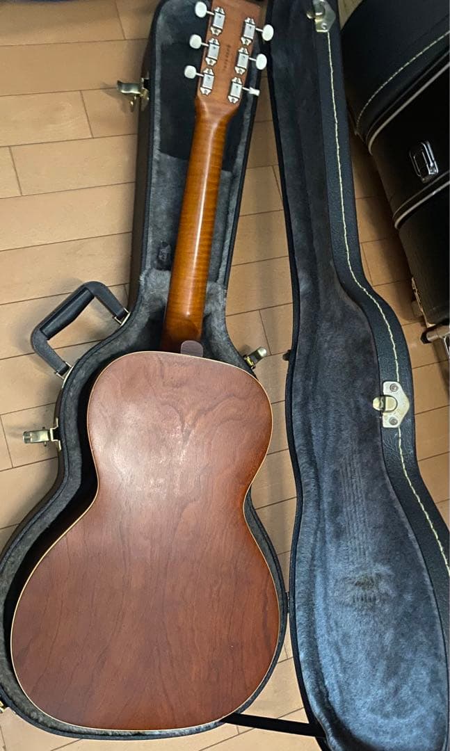 Art & Lutherie AMI cedar (2000年製)リペア済