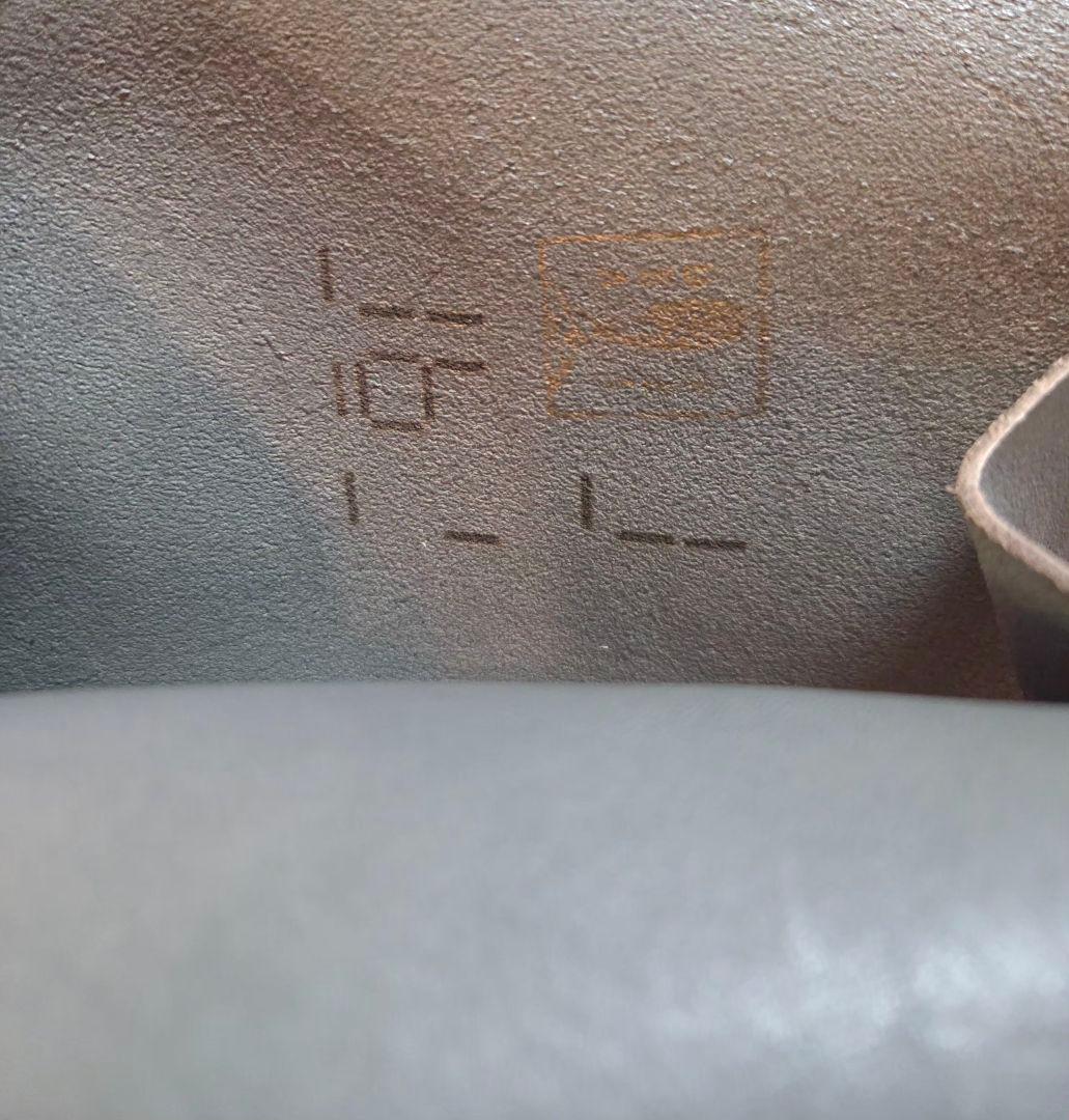 HERZの限定色アイビーグレイのふっくらフォルムの小銭入れL