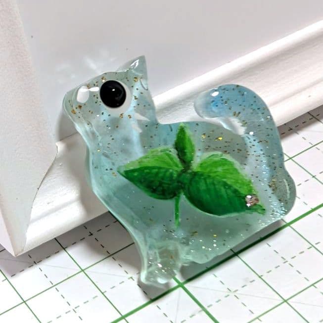 猫　レジンヘアゴム　葉っぱ　水の育み