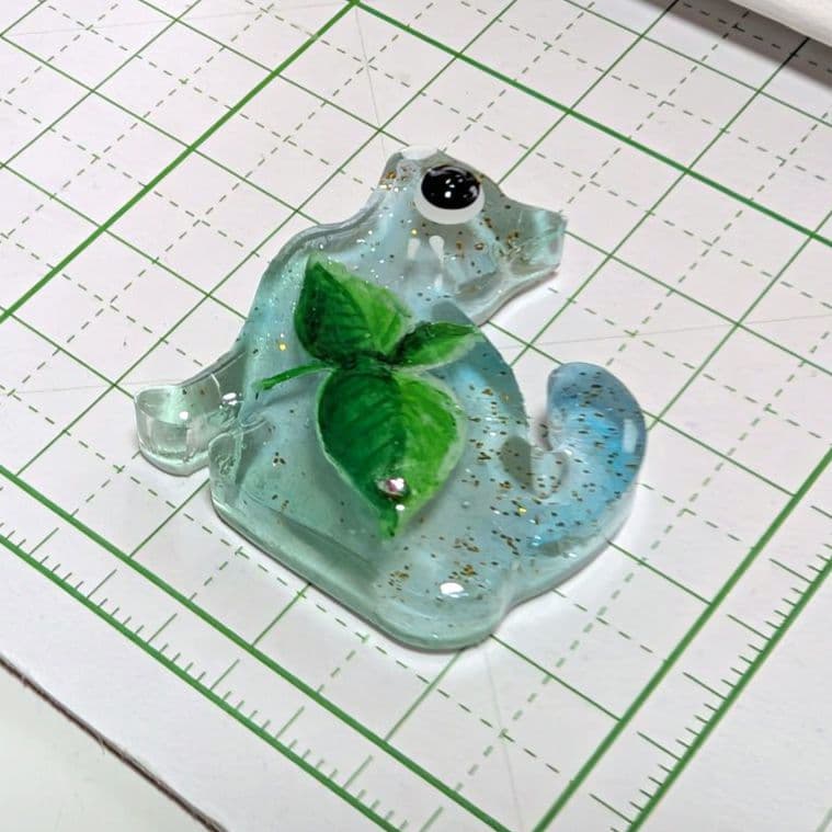 猫　レジンヘアゴム　葉っぱ　水の育み