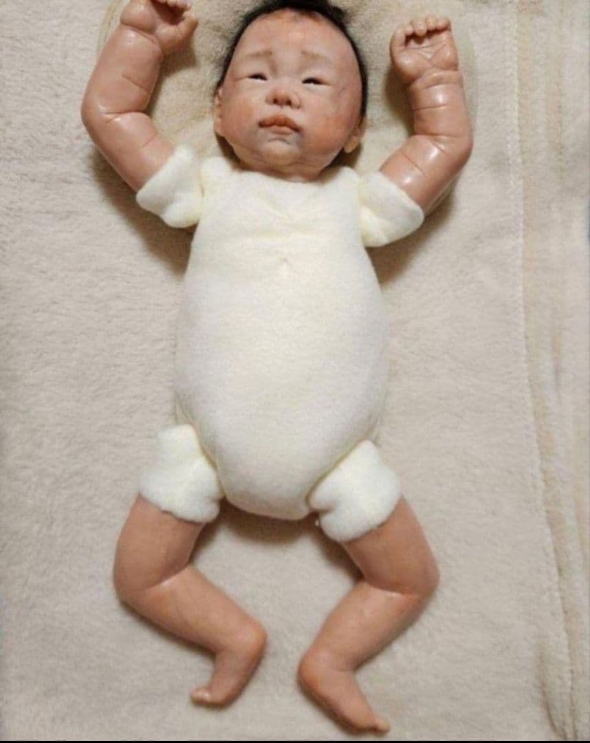 3日迄☆価格　リボーンドール　樹脂粘土ベビー　創作人形　アートドール(難あり)