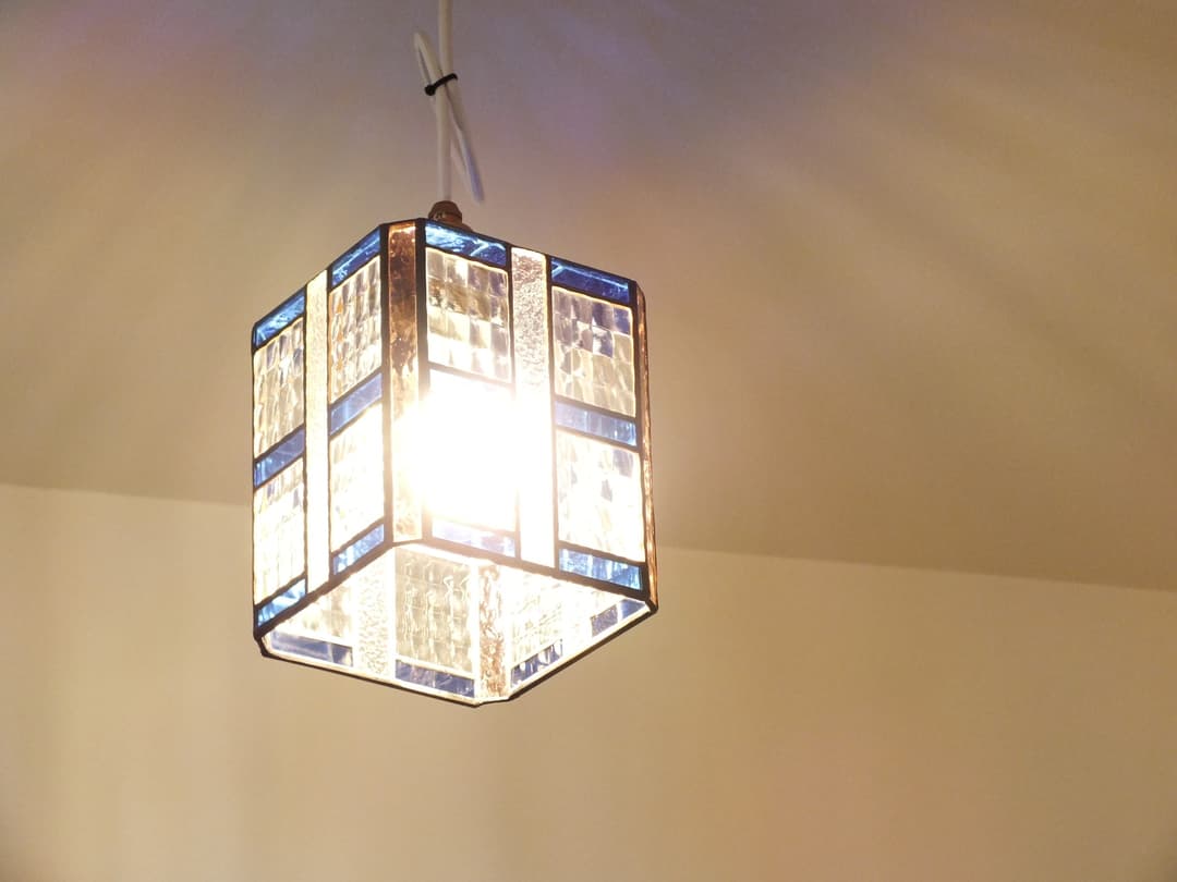 凹凸ガラスのペンダントライトⅡ　（クリア、ＬＥＤ電球付）