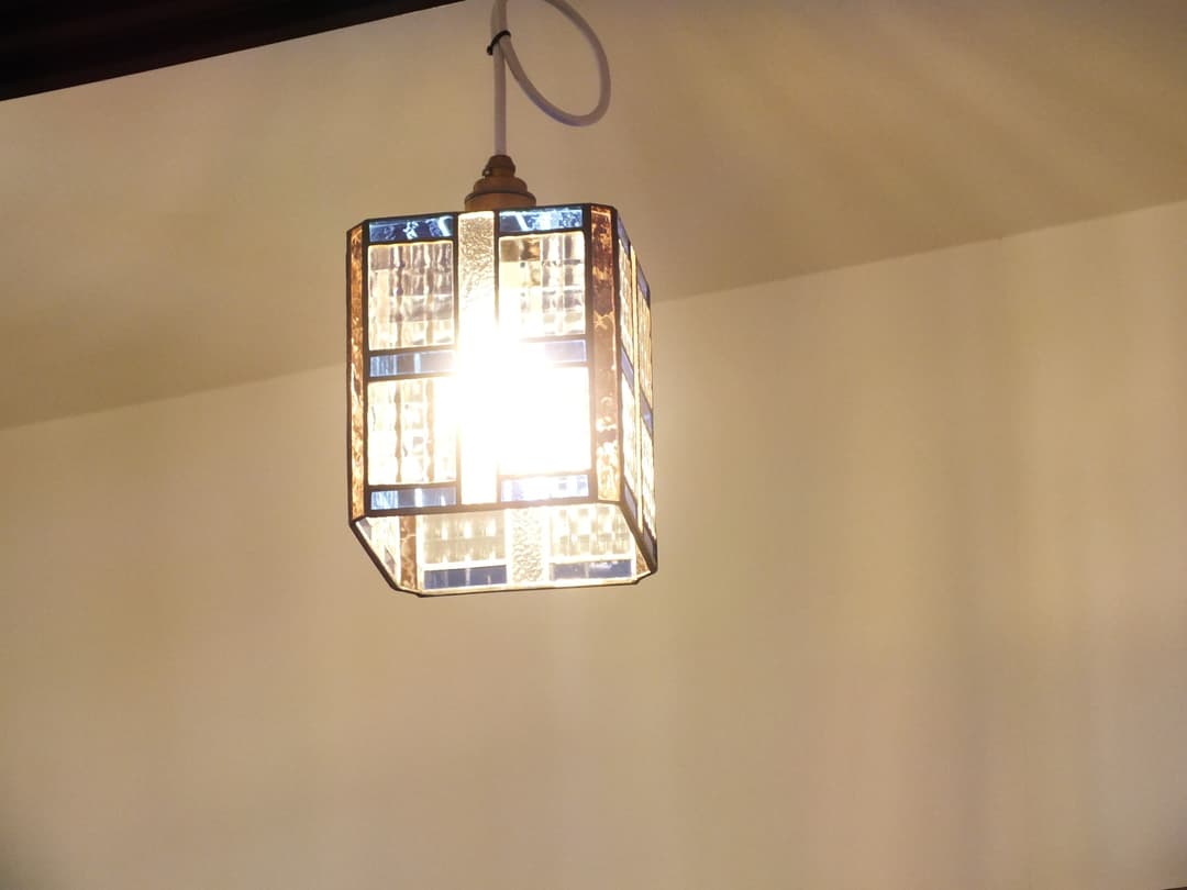 凹凸ガラスのペンダントライトⅡ　（クリア、ＬＥＤ電球付）