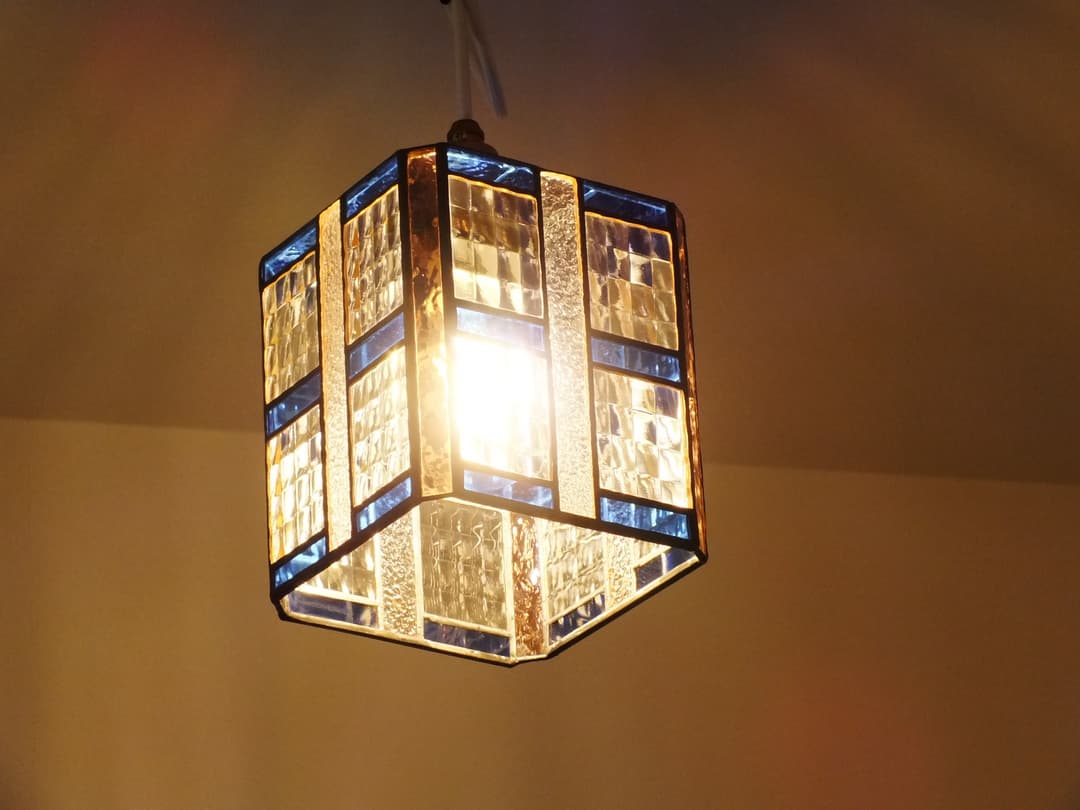 凹凸ガラスのペンダントライトⅡ　（クリア、ＬＥＤ電球付）