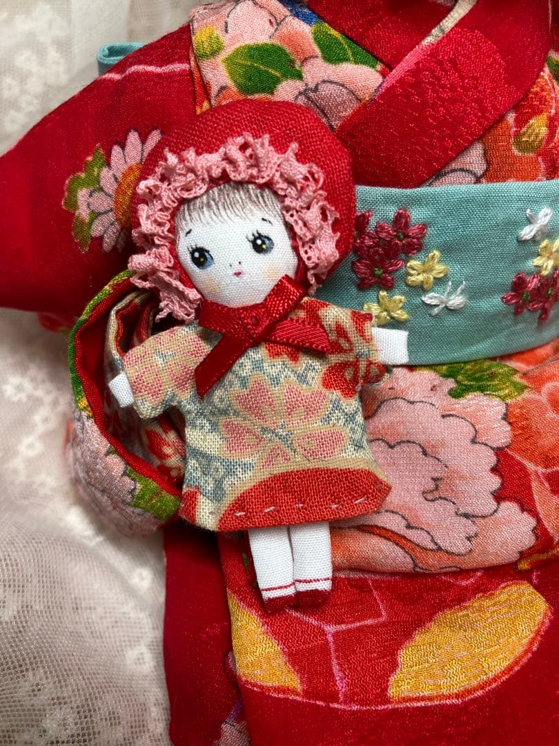 小さな市松人形と文化人形　エプロンとお帽子付き