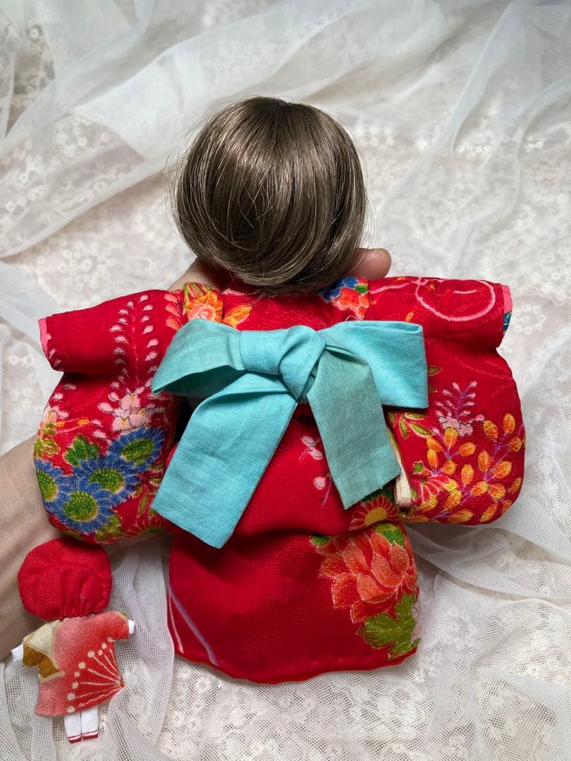 小さな市松人形と文化人形　エプロンとお帽子付き