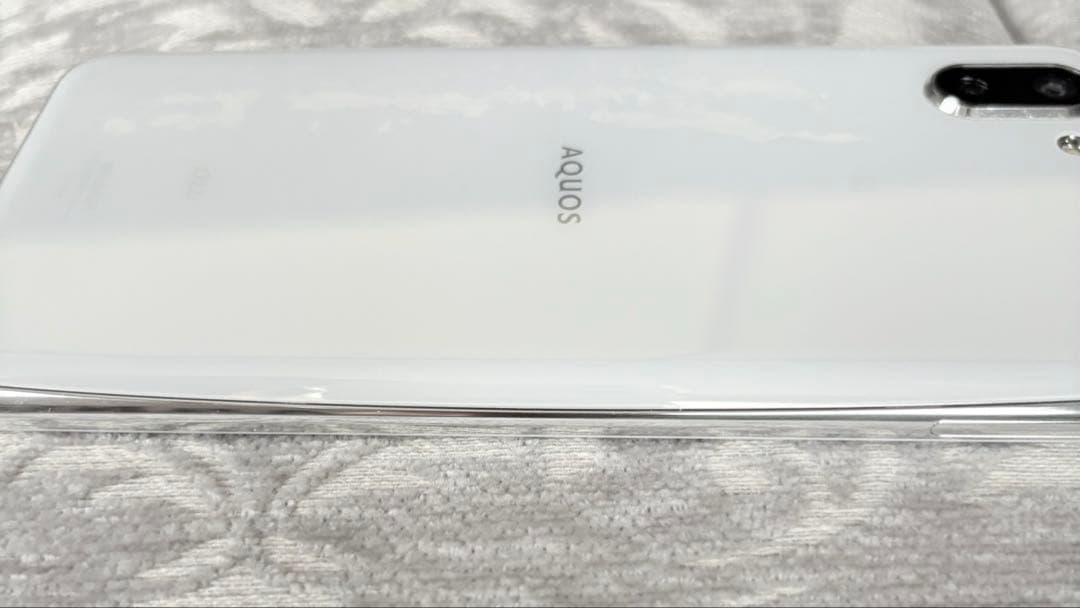 AQUOS SHV42 スマートフォン 本体　ホワイト