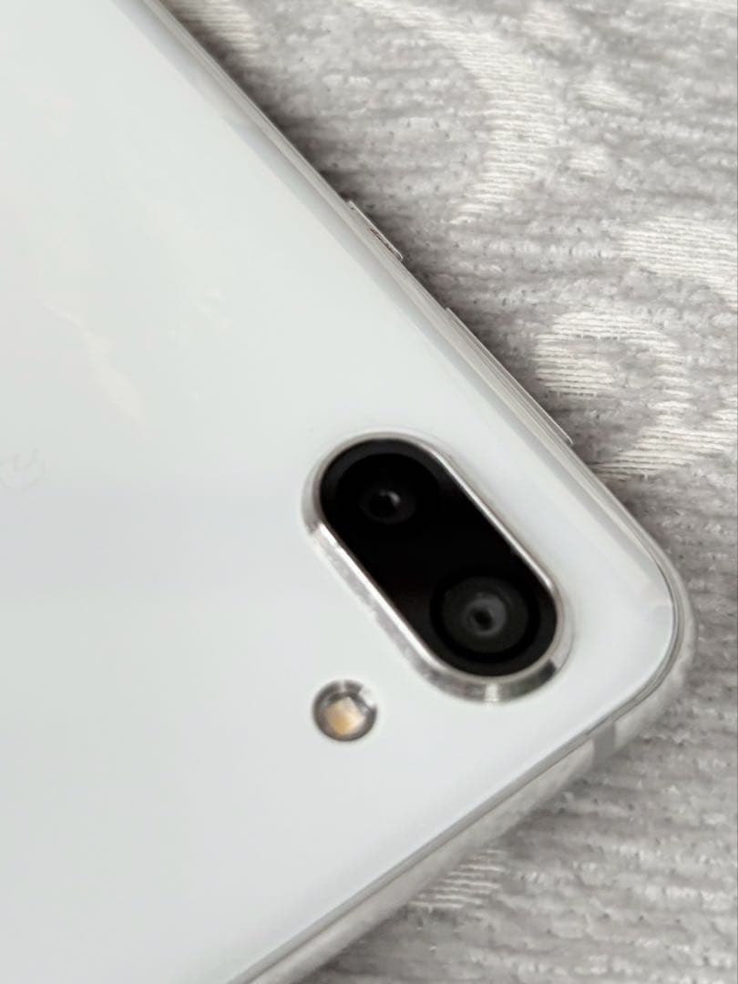 AQUOS SHV42 スマートフォン 本体　ホワイト