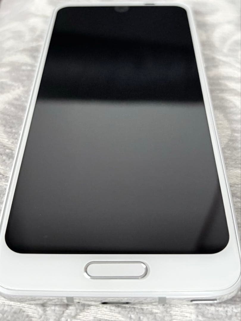 AQUOS SHV42 スマートフォン 本体　ホワイト