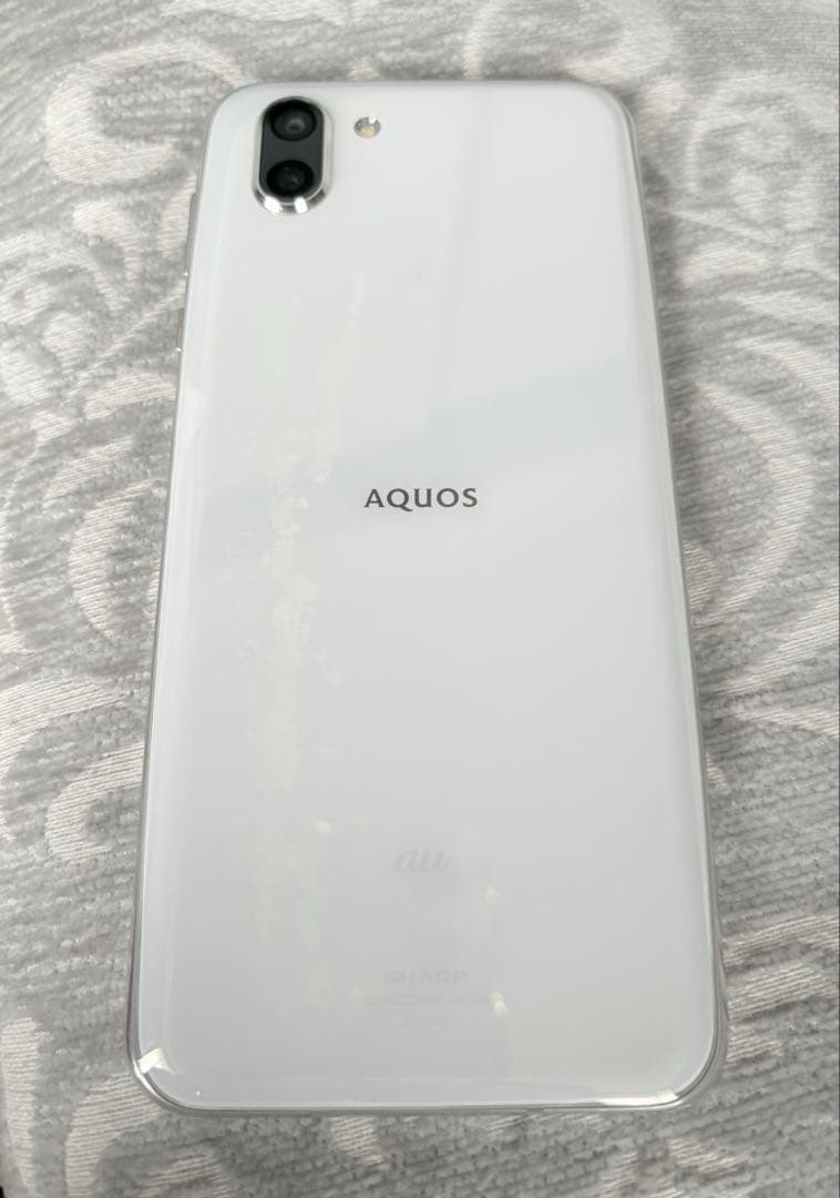 AQUOS SHV42 スマートフォン 本体　ホワイト