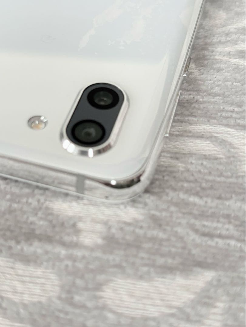 AQUOS SHV42 スマートフォン 本体　ホワイト