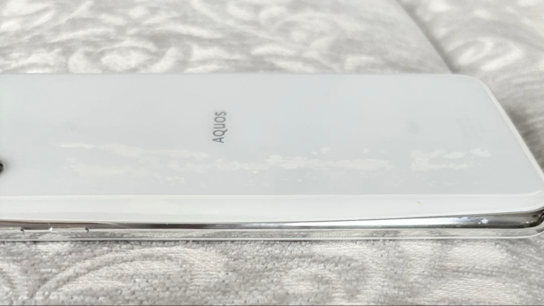 AQUOS SHV42 スマートフォン 本体　ホワイト
