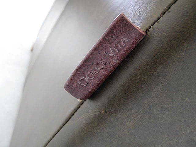 未使用品 イタリア　ドルチェヴィータ 本革2人掛け 　レザーソファ 総革ソファ