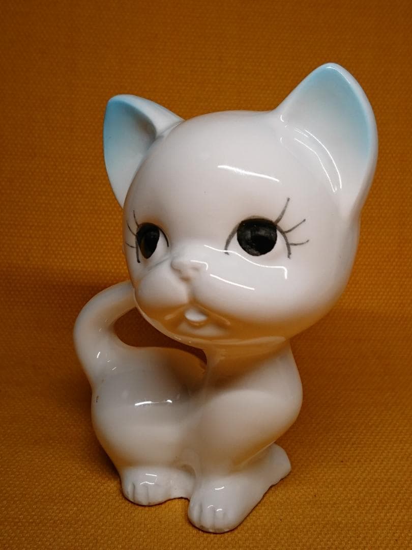 ネコ　猫　白猫　陶器　オブジェ　置物　インテリア　工芸品　美術品　A3055