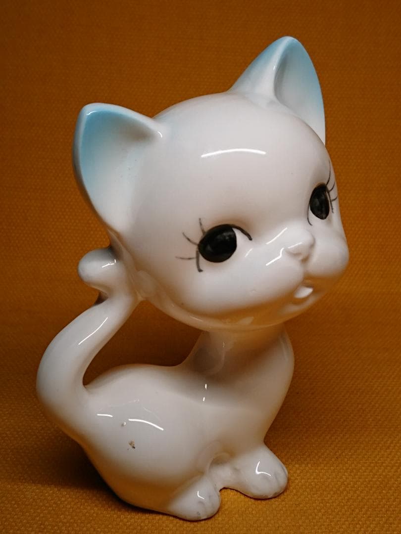 ネコ　猫　白猫　陶器　オブジェ　置物　インテリア　工芸品　美術品　A3055