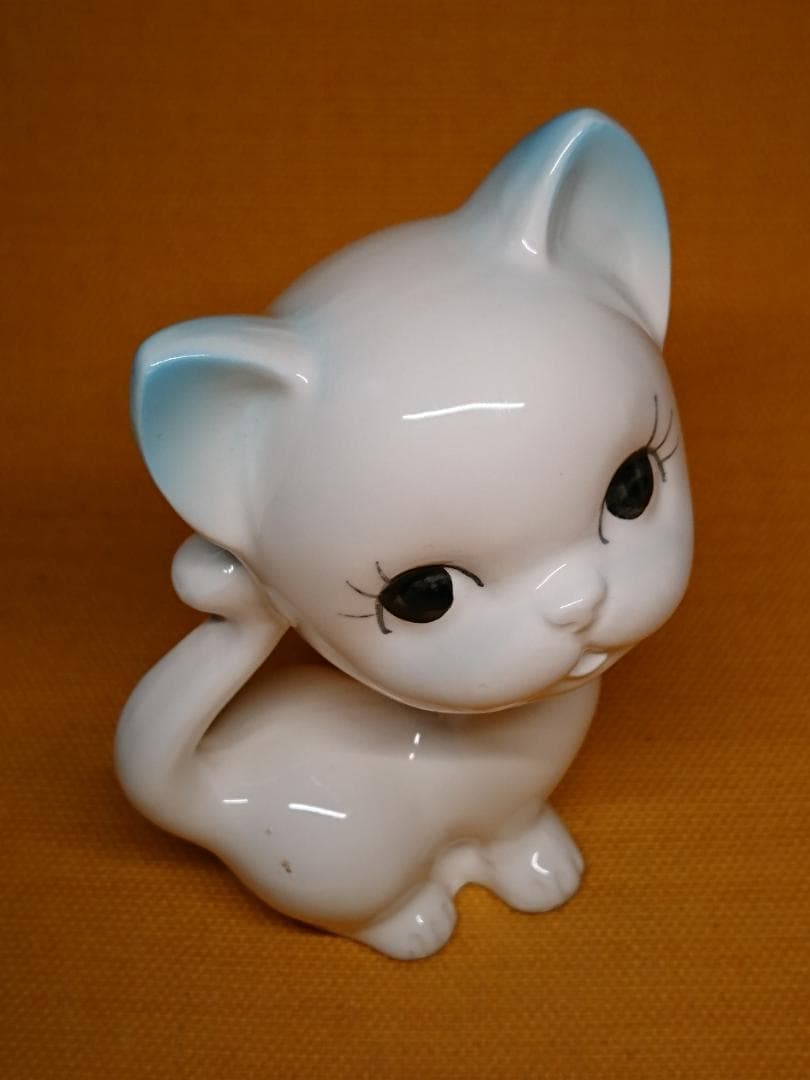 ネコ　猫　白猫　陶器　オブジェ　置物　インテリア　工芸品　美術品　A3055