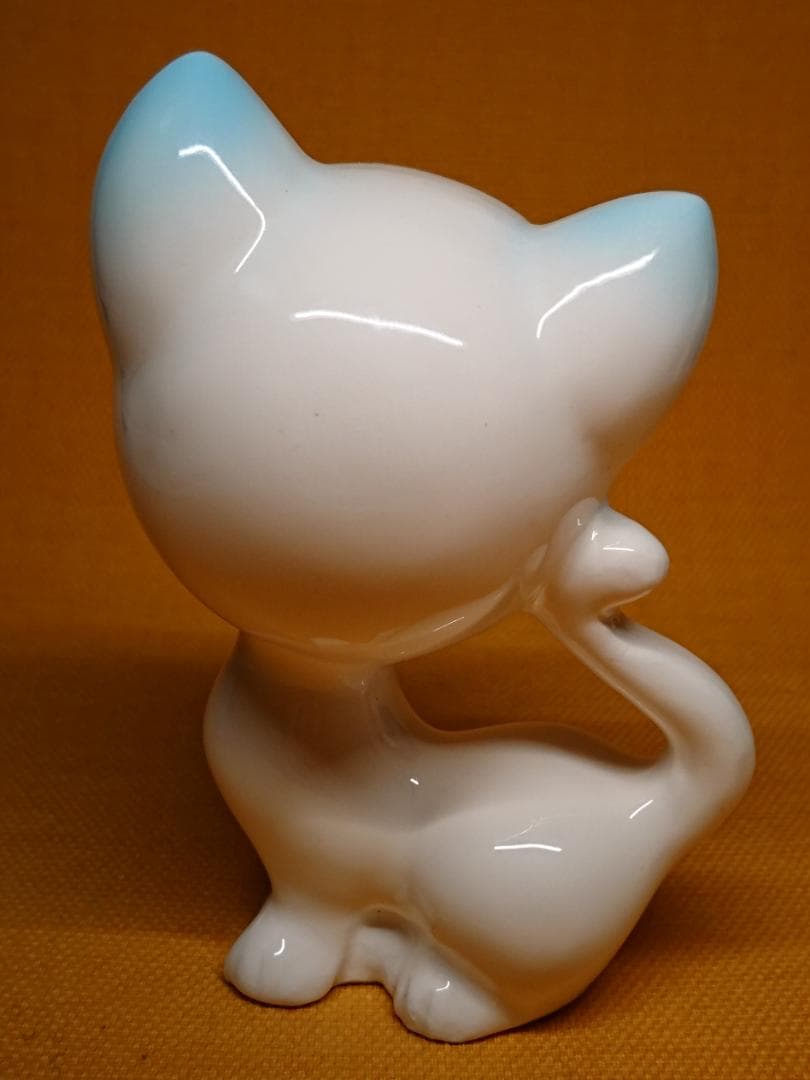 ネコ　猫　白猫　陶器　オブジェ　置物　インテリア　工芸品　美術品　A3055