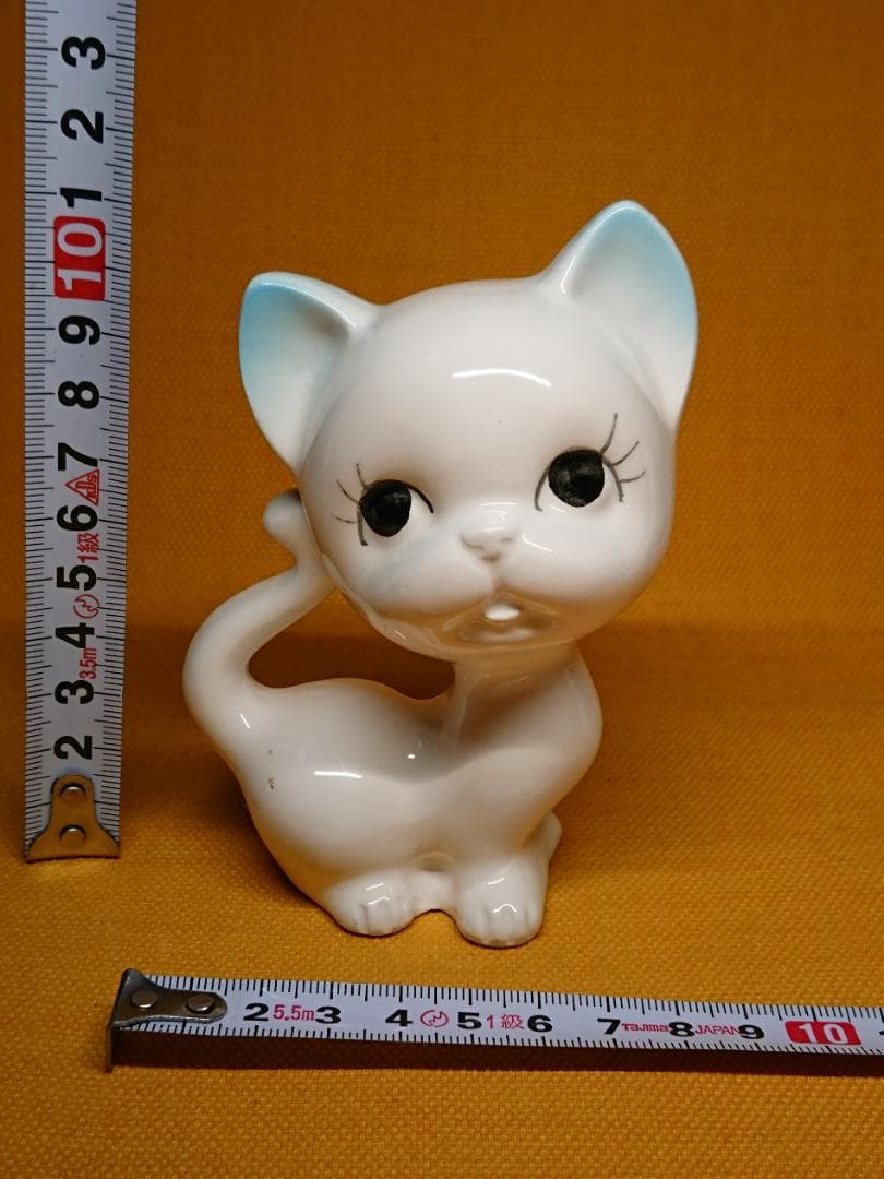 ネコ　猫　白猫　陶器　オブジェ　置物　インテリア　工芸品　美術品　A3055