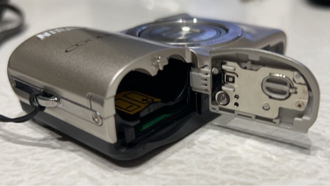 Nikon COOLPIX L30 本体 ケース付き