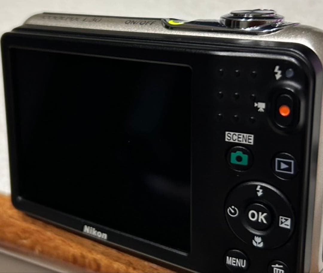 Nikon COOLPIX L30 本体 ケース付き