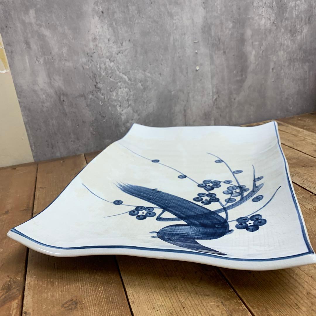 べ 【和モダン】染付 飾り皿 長角大皿 筆書き 梅文様 波縁 オブジェ プレート