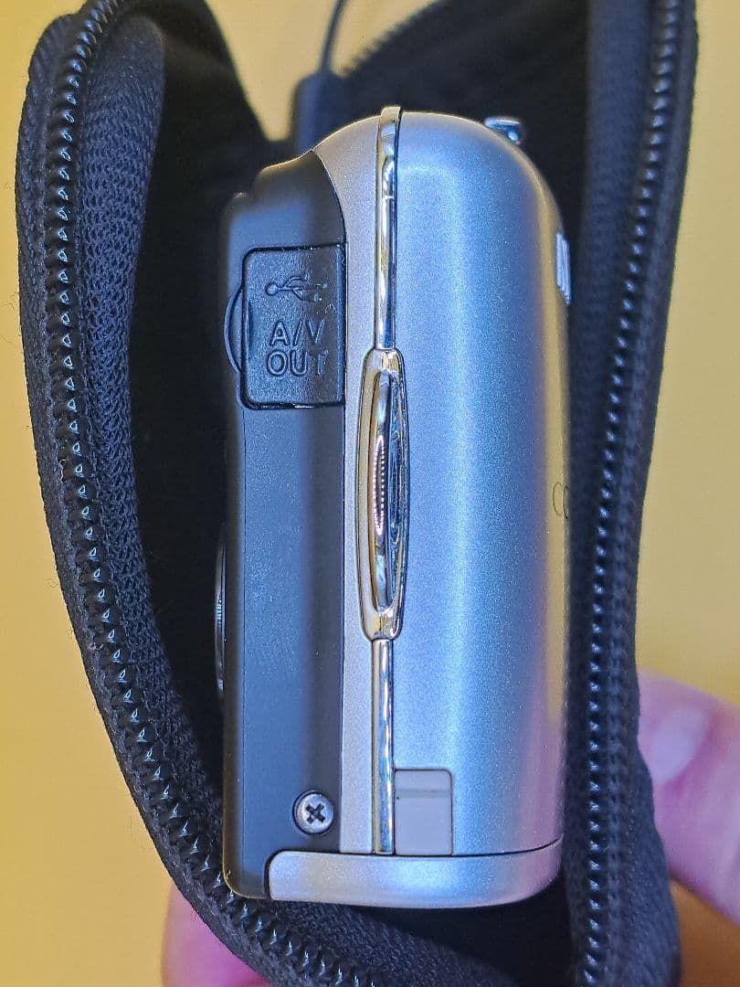 【美品】Nikon COOLPIX L23 単三電池駆動 デジカメ シルバー