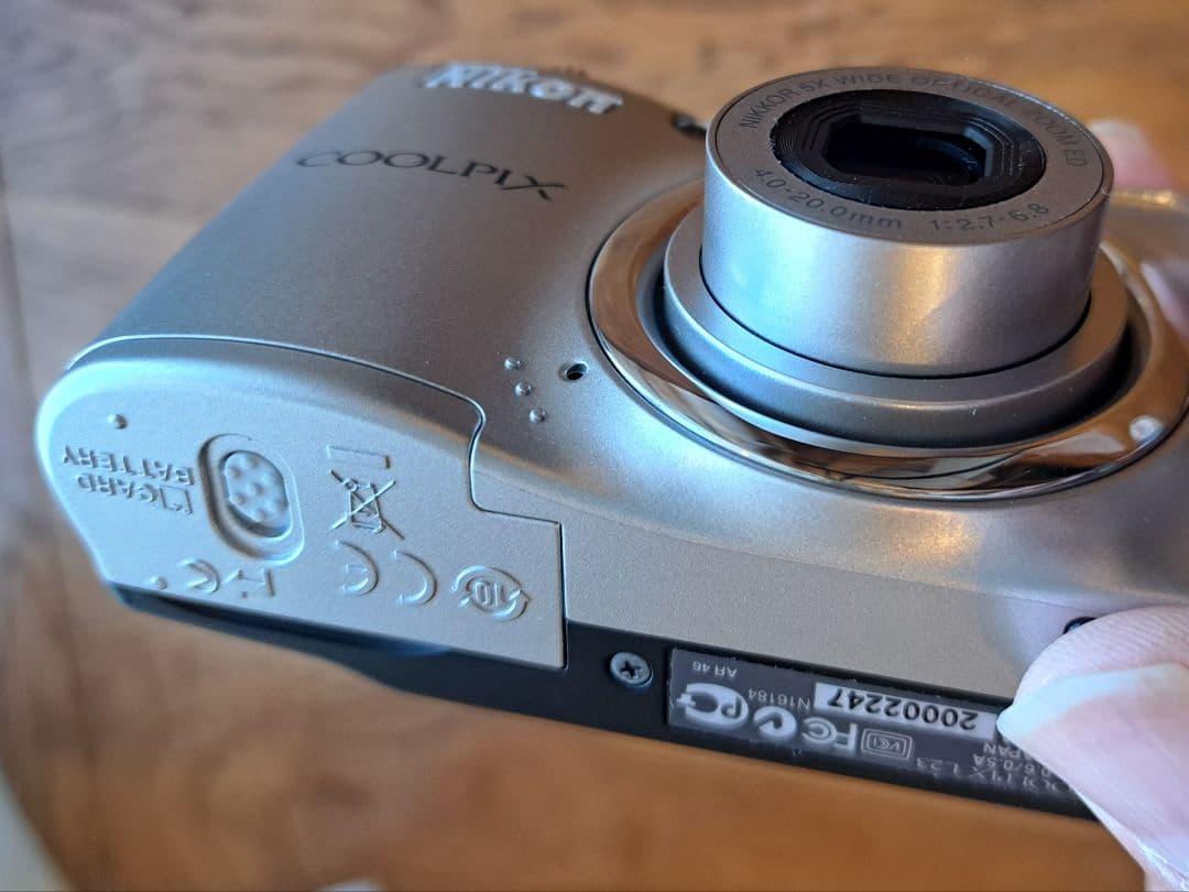 【美品】Nikon COOLPIX L23 単三電池駆動 デジカメ シルバー