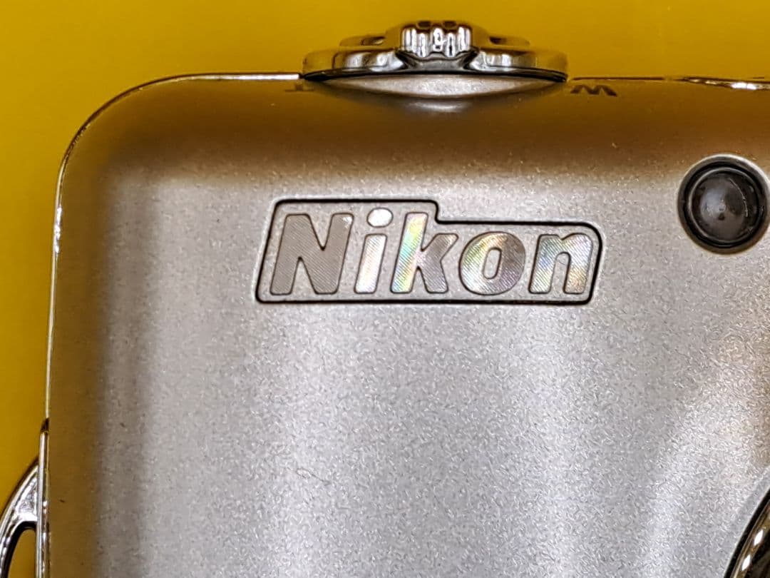 【美品】Nikon COOLPIX L23 単三電池駆動 デジカメ シルバー