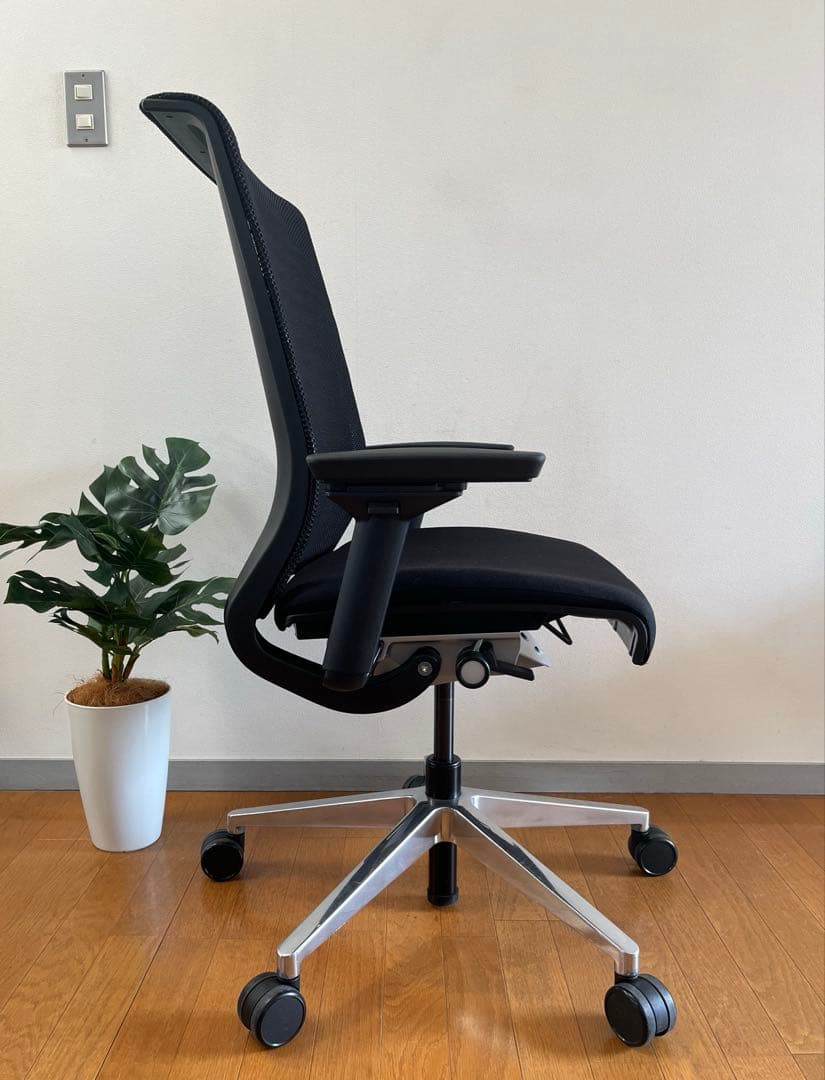 スチールケース　Think シンクチェア　背3Dニット　可動肘　メッシュチェア