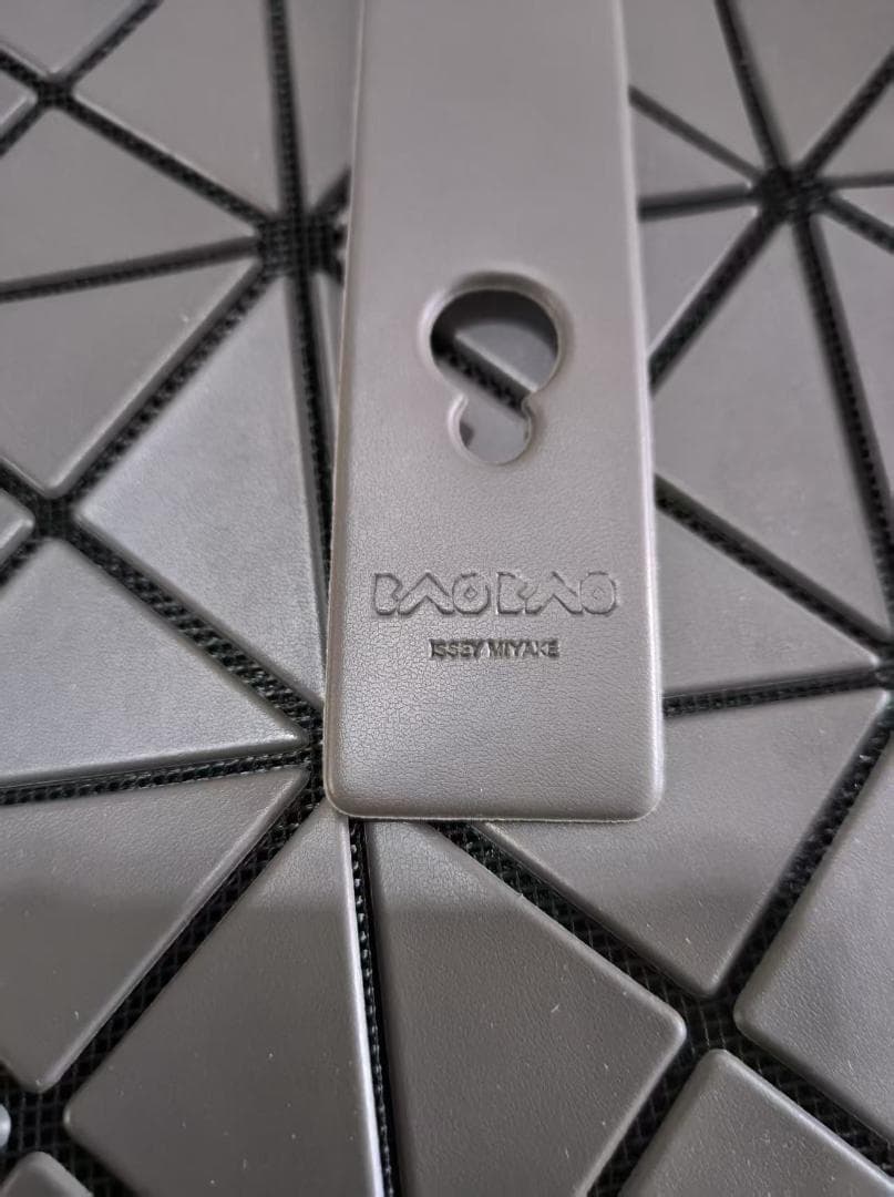 ISSEY MIYAKE BAOBAO シルバーグレー 6×6 ハンドバッグ