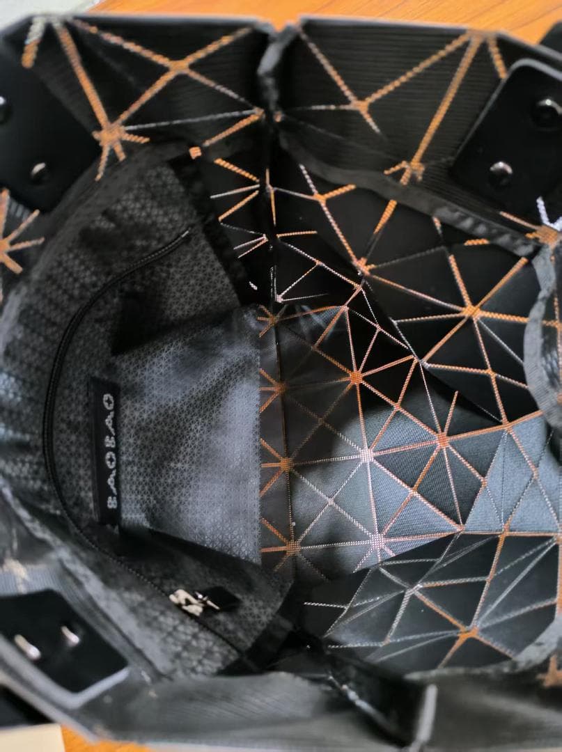 ISSEY MIYAKE BAOBAO シルバーグレー 6×6 ハンドバッグ